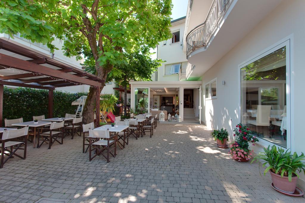 B&B Airone Cervia - Camere E Appartamenti Экстерьер фото